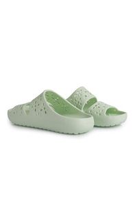 Crocs Klapki Classic Floral Cutout Sandal 210966 Zielony. Kolor: zielony