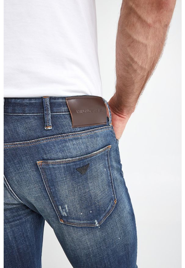 Emporio Armani - JEANSY EMPORIO ARMANI. Styl: klasyczny