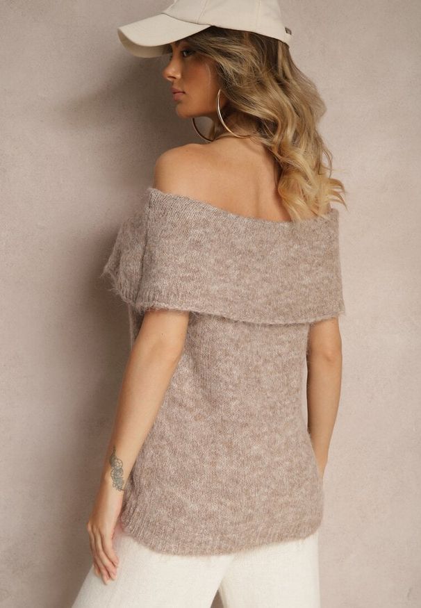Renee - Beżowy Sweter Top z Hiszpańskim Wywijanym Dekoltem z Wełną Inarose. Kolor: brązowy. Materiał: wełna