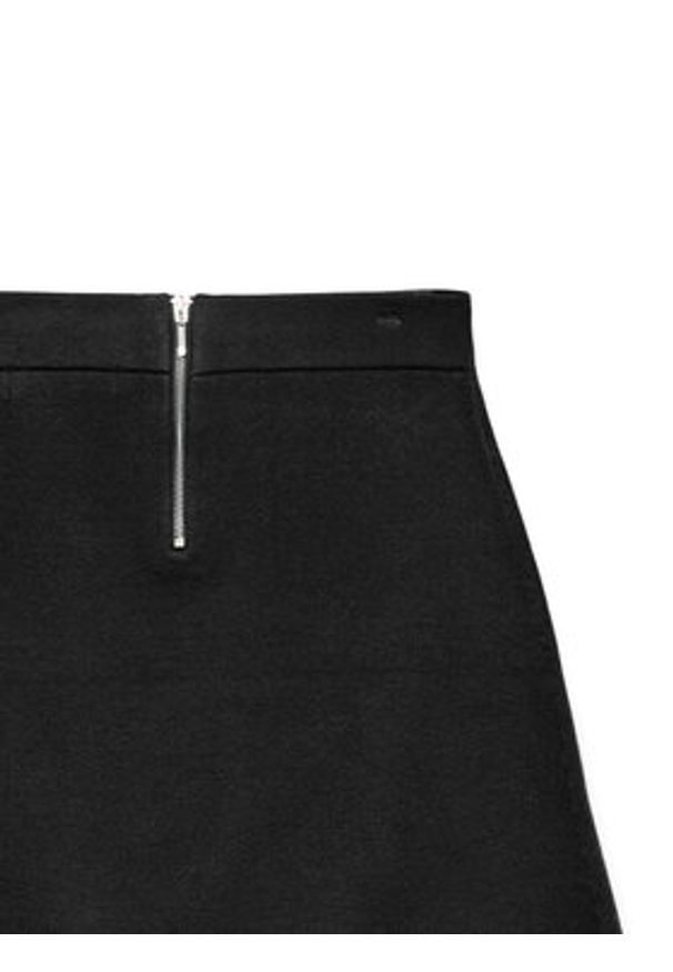 Vero Moda Spódnica mini Saba 10325944 Czarny Regular Fit. Kolor: czarny. Materiał: syntetyk