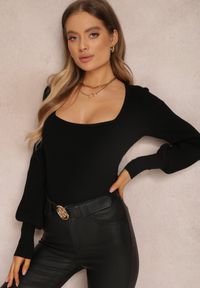 Renee - Czarny Sweter Oranrad. Okazja: na co dzień. Typ kołnierza: dekolt kwadratowy. Kolor: czarny. Materiał: dzianina, prążkowany, jeans. Długość: długie. Styl: klasyczny, casual #5