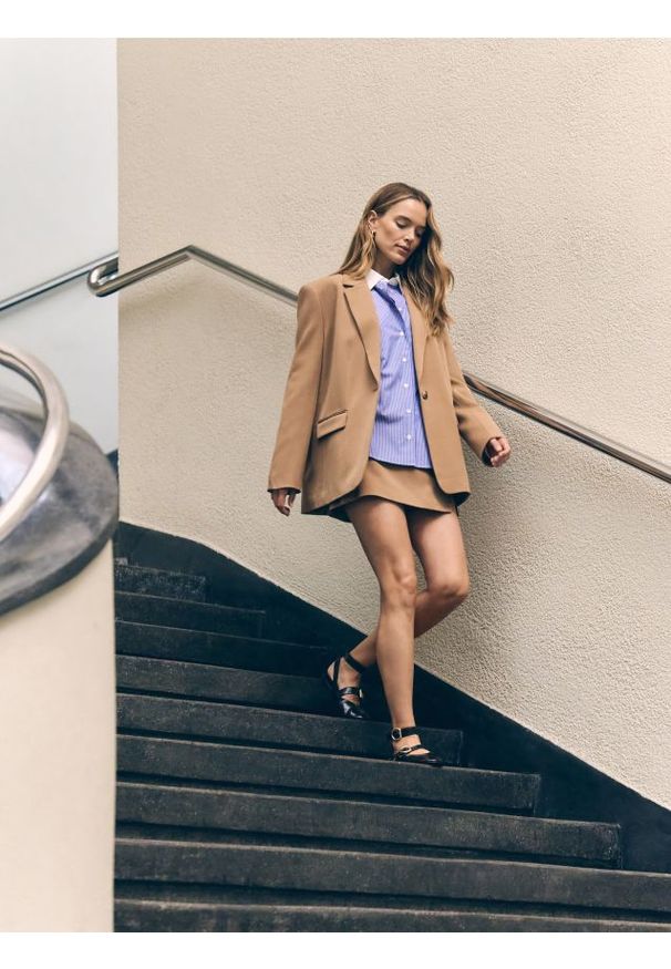 Reserved - Spódnico-szorty z klamrą - beżowy. Kolor: beżowy. Materiał: tkanina, wiskoza