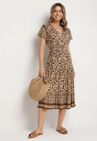 Born2be - Brązowa Bawełniana Sukienka z Guzikami i Ornamentnym Wzorem Zisselle. Kolor: brązowy. Materiał: bawełna #1