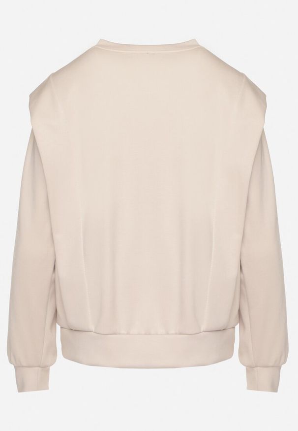 Born2be - Beżowa Bluza z Wiskozą z Podkreśloną Linią Ramion Alithra. Okazja: na co dzień. Kolor: beżowy. Materiał: wiskoza. Wzór: aplikacja. Styl: klasyczny, casual, elegancki