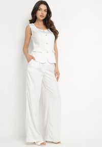 Born2be - Biały Komplet Garniturowy Szerokie Spodnie i Top Typu Kamizelka Inisse. Kolor: biały. Materiał: jeans