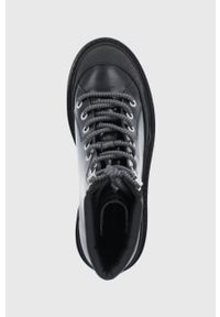 Calvin Klein Jeans Workery skórzane damskie kolor czarny na płaskim obcasie. Nosek buta: okrągły. Zapięcie: sznurówki. Kolor: czarny. Materiał: skóra. Obcas: na obcasie. Wysokość obcasa: niski