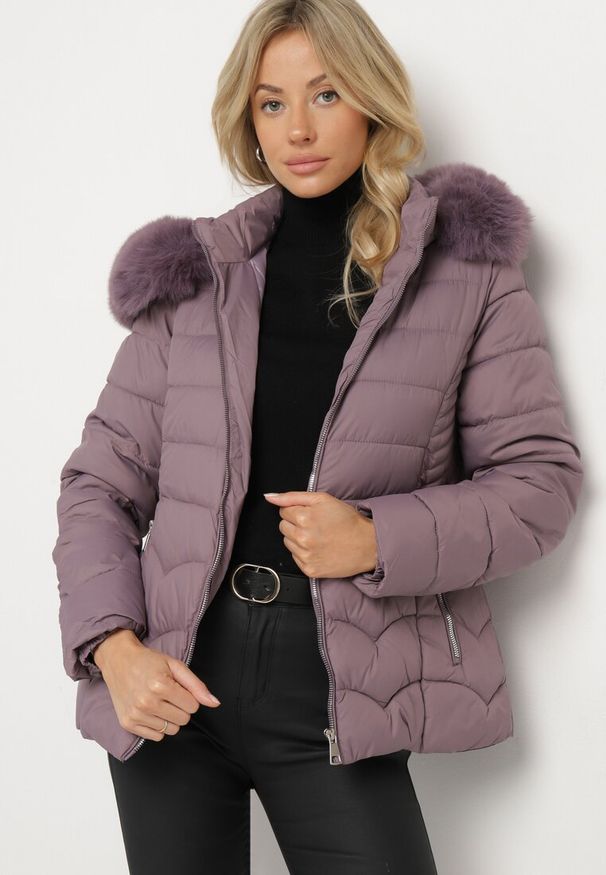 Born2be - Ciemnofioletowa Pikowana Kurtka z Odpinanym Kapturem i Futrzaną Podszewką Reandira. Okazja: na co dzień, na spacer. Kolor: fioletowy. Materiał: futro. Styl: elegancki, casual