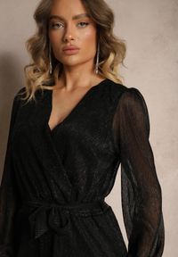 Renee - Czarny Kopertowy Kombinezon Ozdobiony Paskiem i Metaliczną Nicią Itarvia. Kolor: czarny. Wzór: aplikacja. Styl: elegancki #4