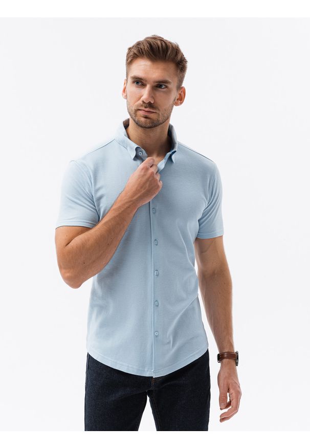 Ombre Clothing - Dzianinowa koszula męska slim fit z krótkim rękawem i kołnierzykiem – niebieska V3. Typ kołnierza: polo. Kolor: niebieski. Materiał: dzianina. Długość rękawa: krótki rękaw. Długość: krótkie. Styl: elegancki, sportowy