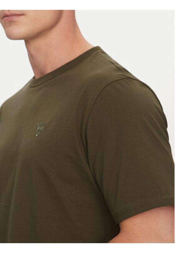 Guess T-Shirt F3GI00 K8HM0 Khaki Regular Fit. Kolor: brązowy. Materiał: bawełna