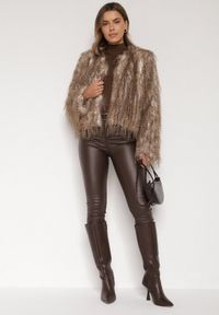 Born2be - Brązowa Futrzana Kurtka z Cieniowanym Wzorem Tusvella. Okazja: na co dzień. Kolor: brązowy. Materiał: futro. Styl: klasyczny, casual #5