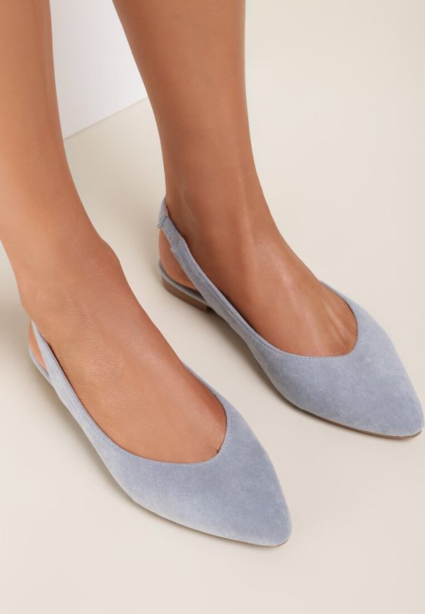 Renee - Niebieskie Sandały z Odkrytą Piętą i Noskiem Typu Migdałek Nemegoria. Okazja: na co dzień. Kolor: niebieski. Sezon: lato. Styl: casual, elegancki