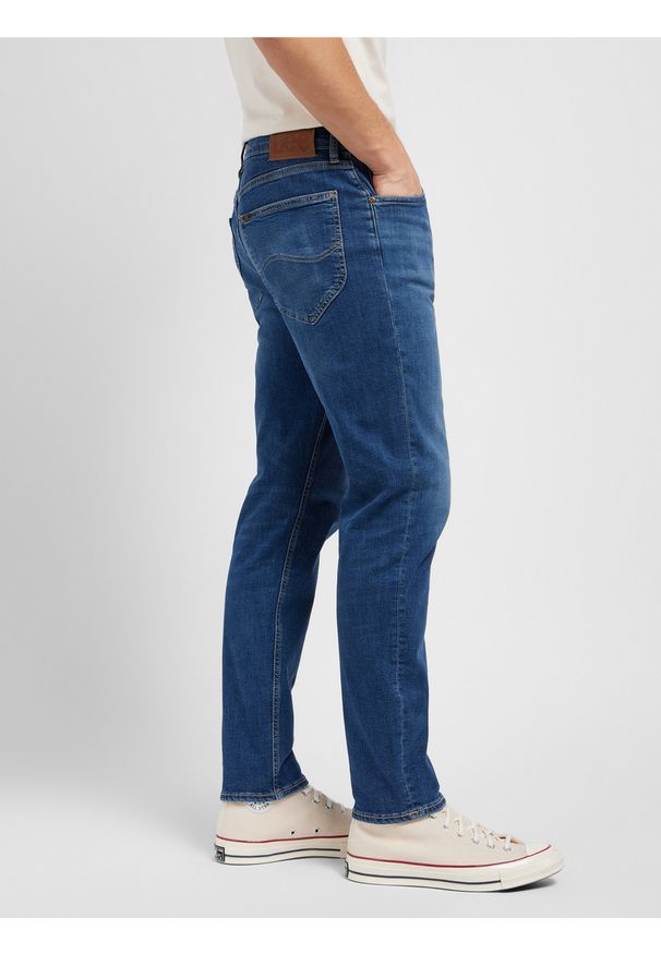 Lee - MESKIE SPODNIE LEE AUSTIN EAST NEW YORK 112349211. Okazja: na co dzień. Styl: sportowy, klasyczny, elegancki, casual