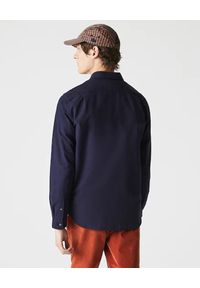 Lacoste - LACOSTE - Elegancka granatowa koszula z logo Oxford Regular Fit. Kolor: niebieski. Materiał: jeans, bawełna. Wzór: haft. Styl: elegancki #3