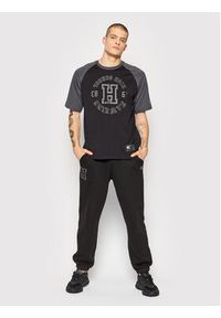 Champion T-Shirt Unisex STRANGER THINGS Hawkins Raglan 217755 Czarny Custom Fit. Kolor: czarny. Materiał: bawełna. Długość rękawa: raglanowy rękaw #11