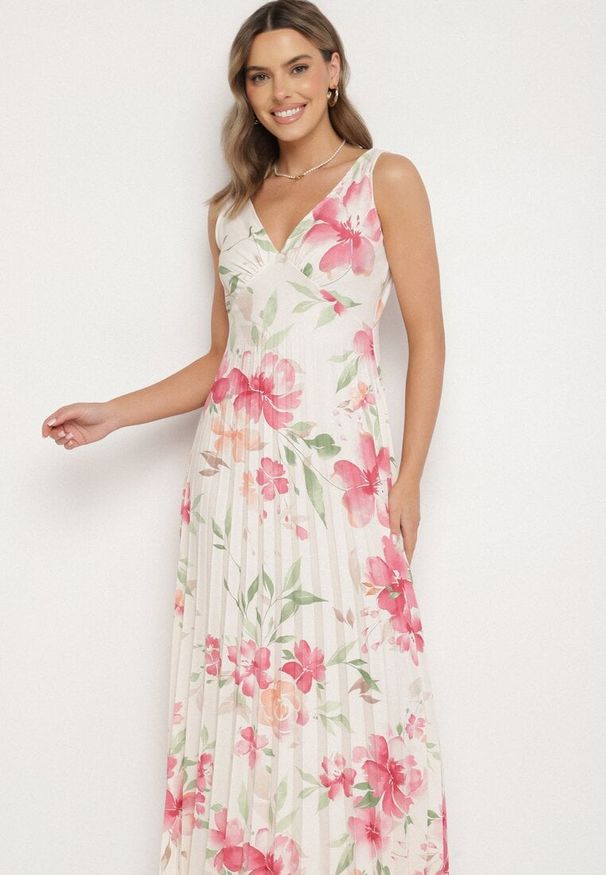 Born2be - Beżowa Sukienka o Rozkloszowanym Kroju z Plisami i Dekoltem w Serek Nitolina. Okazja: na spacer, na co dzień. Typ kołnierza: dekolt w serek. Kolor: beżowy. Materiał: jeans. Długość rękawa: na ramiączkach. Typ sukienki: rozkloszowane. Styl: casual