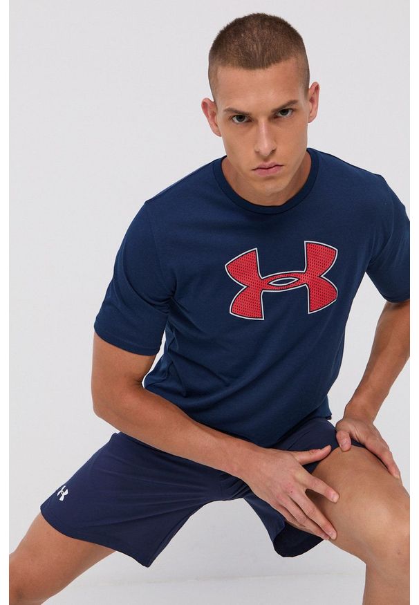 Under Armour - T-shirt. Kolor: niebieski. Materiał: dzianina. Wzór: nadruk