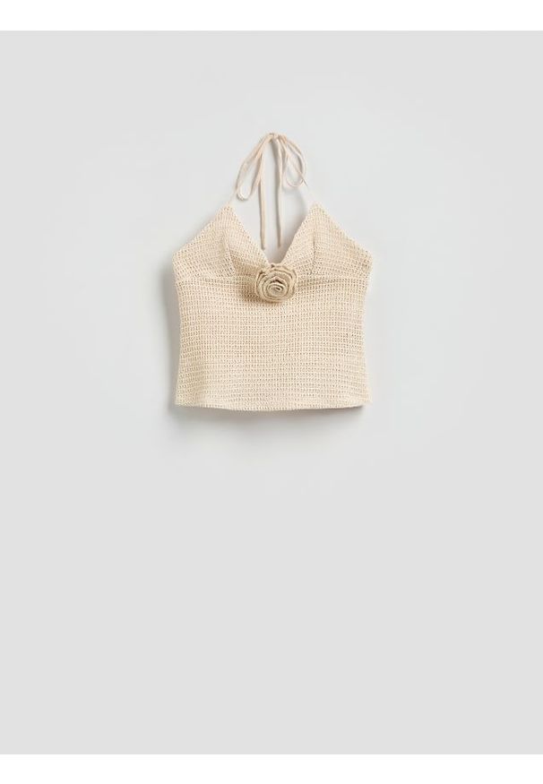 Reserved - Crochetowy top z kwiatową aplikacją - beżowy. Kolor: beżowy. Materiał: bawełna. Wzór: aplikacja, kwiaty