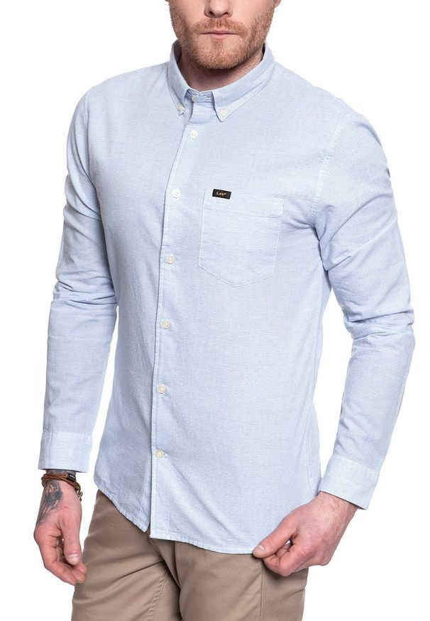 Lee - KOSZULA LEE SLIM BUTTON DOWN SUMMER BLUE L66XDDNJ 112116702. Typ kołnierza: button down. Kolor: niebieski. Materiał: materiał