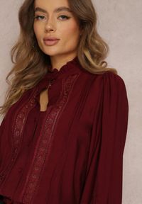 Renee - Bordowa Koszula ze Stójką i Koronką Phaeninca. Okazja: na co dzień. Typ kołnierza: kołnierzyk stójkowy. Kolor: czerwony. Materiał: koronka. Wzór: koronka. Styl: casual, elegancki #3
