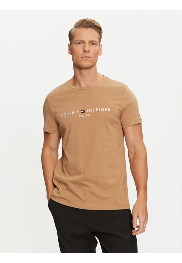 TOMMY HILFIGER - Tommy Hilfiger T-Shirt Logo MW0MW11797 Beżowy Regular Fit. Kolor: beżowy. Materiał: bawełna