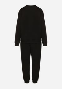 Born2be - Czarny Komplet Dresowy z Bawełną Bluza i Spodnie Joggery Ette. Kolor: czarny. Materiał: dresówka, bawełna #7