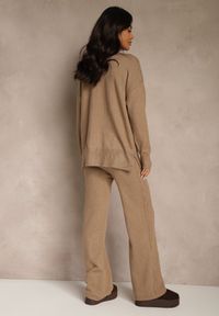 Renee - Ciemnobeżowy Komplet Oversize z Dzianiny z Wełną Sweter i Szerokie Spodnie Alenria. Kolor: beżowy. Materiał: wełna, dzianina
