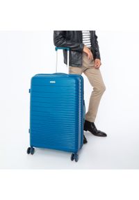 Wittchen - Duża walizka z polipropylenu z błyszczącymi paskami niebieska. Kolor: niebieski. Wzór: aplikacja, paski. Styl: elegancki #8