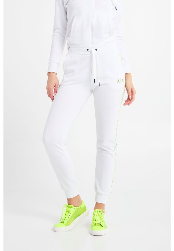 Armani Exchange - Spodnie dresowe ARMANI EXCHANGE. Materiał: dresówka. Wzór: napisy