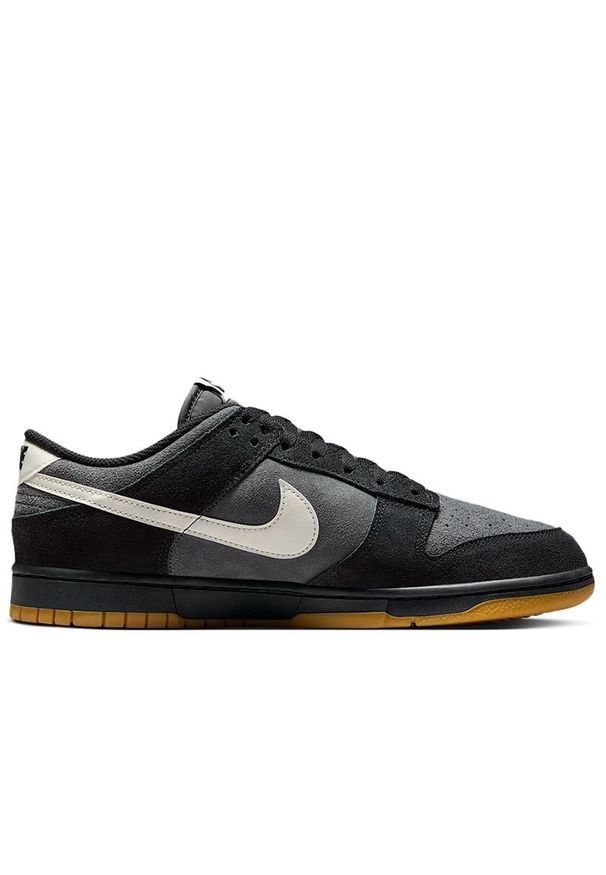 Buty Nike Dunk Low Retro SE HQ1931-001 - czarno-białe. Kolor: czarny, biały, wielokolorowy. Materiał: guma, zamsz, skóra. Szerokość cholewki: normalna. Sezon: lato