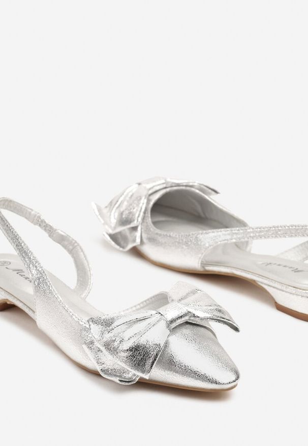 Renee - Srebrne Sandały Bez Pięty z Kokardą Nolretia. Kolor: srebrny. Materiał: jeans. Obcas: na obcasie. Styl: elegancki. Wysokość obcasa: niski