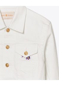 Tory Burch - TORY BURCH - Biała kurtka jeansowa. Kolor: biały. Materiał: jeans. Długość rękawa: długi rękaw. Długość: długie. Wzór: haft, kwiaty. Styl: boho, klasyczny #5