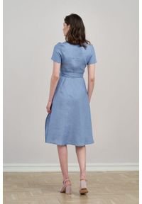 Marie Zélie - Sukienka Duilin lniana szaroniebieska. Kolor: niebieski. Materiał: len. Długość rękawa: krótki rękaw. Typ sukienki: kopertowe #2