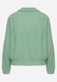 Born2be - Zielona Kurtka o Koszulowym Kroju ze Ściągaczem w Pasie Nitsena. Okazja: na co dzień. Kolor: zielony. Materiał: jeans. Długość rękawa: długi rękaw. Długość: długie. Styl: klasyczny, casual #7