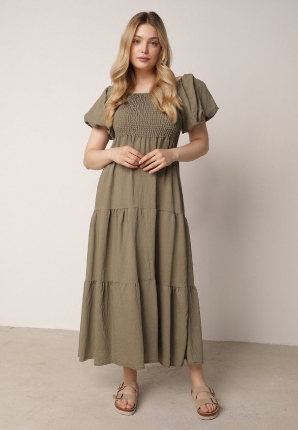 Born2be - Ciemnozielona Wiskozowa Sukienka z Bufiastymi Rękawami i Marszczoną Górą Liones. Okazja: na co dzień. Kolor: zielony. Materiał: wiskoza. Długość rękawa: krótki rękaw. Sezon: lato. Typ sukienki: proste. Styl: wakacyjny, casual