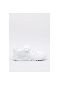 Buty do chodzenia dla dzieci Joma Harvard. Okazja: na co dzień. Zapięcie: rzepy. Kolor: biały. Materiał: materiał, syntetyk, skóra, guma. Szerokość cholewki: normalna. Sport: turystyka piesza