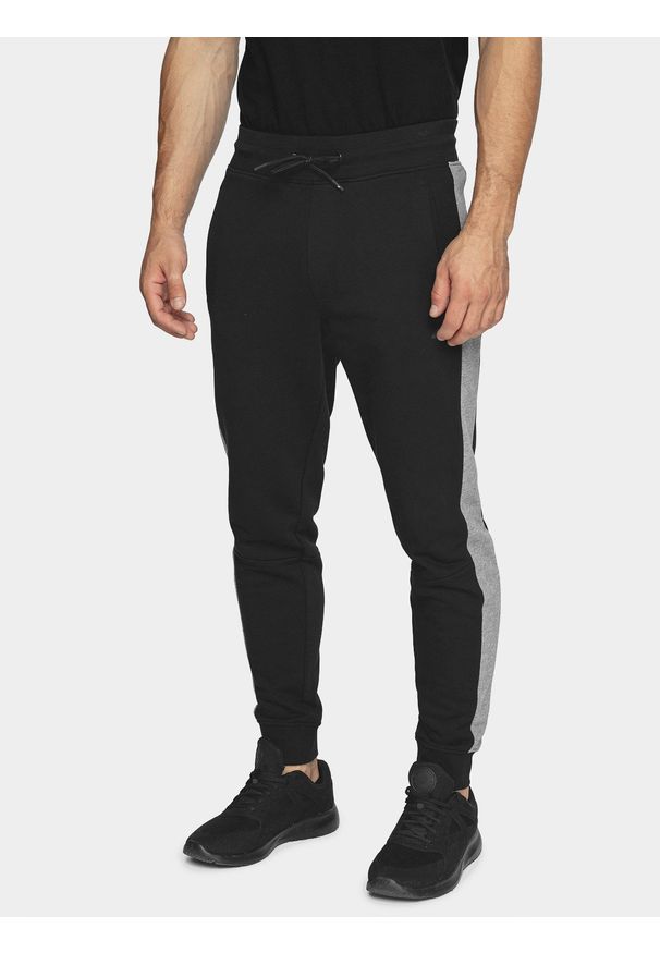 4f - Spodnie dresowe męskie. Kolor: czarny. Materiał: dresówka. Wzór: gładki