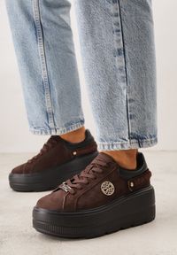 Renee - Brązowe Skórzane Sneakersy na Platformie z Aplikacją i Plecionym Paskiem Kaphophai. Okazja: na spacer, na co dzień. Zapięcie: pasek. Kolor: brązowy. Materiał: skóra. Wzór: aplikacja. Obcas: na platformie. Sport: turystyka piesza #2
