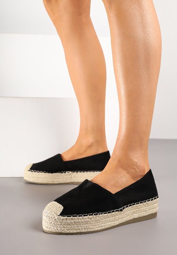 Born2be - Czarne Espadryle na Plecionej Podeszwie z Ozdobnymi Noskami Litherise. Okazja: na co dzień. Kolor: czarny. Materiał: len. Wzór: aplikacja. Sezon: lato. Styl: elegancki, casual