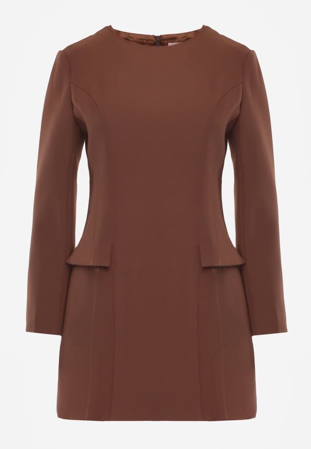 Renee - Brązowa Trapezowa Sukienka VICES o Eleganckim Kroju Zdobionym Imitacją Kieszeni Agats. Kolor: brązowy. Wzór: aplikacja. Typ sukienki: trapezowe. Styl: elegancki