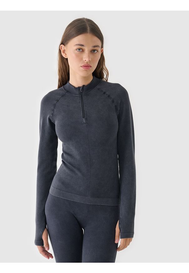 4f - 4F Longsleeve bezszwowy slim w prążki damski - czarny M/L. Okazja: na co dzień. Typ kołnierza: kołnierzyk stójkowy. Kolor: czarny. Materiał: dzianina, materiał, syntetyk, prążkowany. Długość rękawa: długi rękaw. Długość: długie. Wzór: prążki. Styl: sportowy, klasyczny, casual