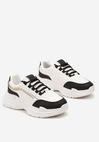 Born2be - Biało-Czarne Sneakersy na Grubej Podeszwie z Materiałowymi Wstawkami Kendria. Kolor: biały. Materiał: materiał #4