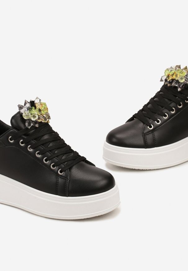 Born2be - Czarne Sneakersy na Grubej Podeszwie z Kolorowymi Kryształkami Tumida. Nosek buta: okrągły. Zapięcie: sznurówki. Kolor: czarny. Wzór: kolorowy. Obcas: na obcasie. Wysokość obcasa: niski