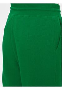 TOMMY HILFIGER - Tommy Hilfiger Spodnie dresowe UW0UW04946 Zielony Relaxed Fit. Kolor: zielony. Materiał: bawełna #4