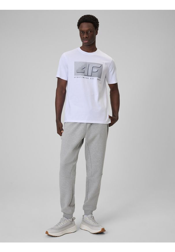 4f - 4F T-shirt regular z nadrukiem męski - biały S. Okazja: na co dzień. Kolor: biały. Materiał: dresówka, materiał, dzianina, jeans, skóra. Wzór: nadruk. Styl: klasyczny, casual