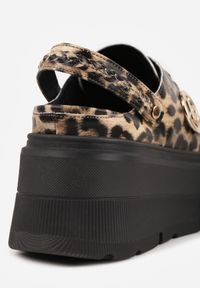 Renee - Brązowe Sneakersy Vices na Platformie z Tłoczeniem Paskiem na Pięcie i Metaliczną Aplikacją Ozdobione Wzorem w Panterkę Selfedi. Okazja: na co dzień. Zapięcie: pasek. Kolor: brązowy. Materiał: jeans. Wzór: motyw zwierzęcy, aplikacja. Obcas: na platformie #2