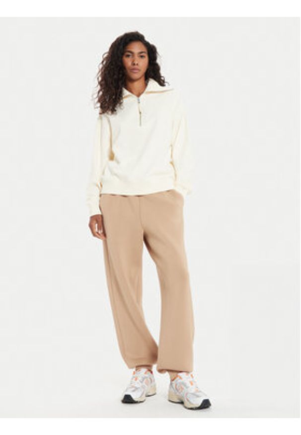United Colors of Benetton - United Colors Of Benetton Spodnie dresowe 3PKLDF016 Beżowy Relaxed Fit. Kolor: beżowy. Materiał: wiskoza
