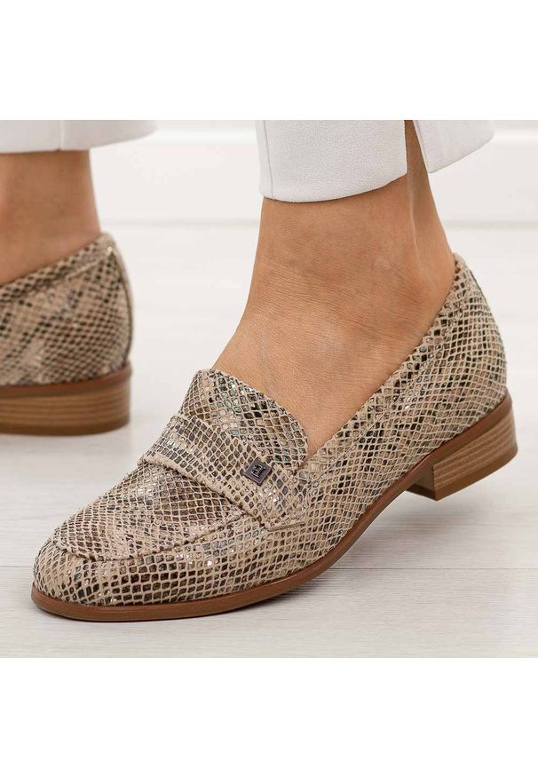 POTOCKI - Wąż mokasyny damskie Potocki 12786. Okazja: na co dzień, na spotkanie biznesowe. Kolor: wielokolorowy. Materiał: skóra. Szerokość cholewki: normalna. Wzór: aplikacja. Sezon: wiosna, jesień, lato. Obcas: na płaskiej podeszwie. Styl: casual, biznesowy, elegancki, klasyczny