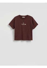 Reserved - Bawełniany t-shirt z nadrukiem - ciemnobrązowy. Kolor: brązowy. Materiał: bawełna. Wzór: nadruk