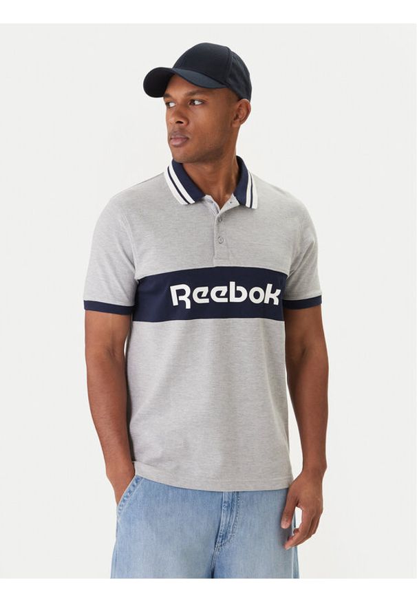 Reebok Polo Arter RK25548CCM Szary Regular Fit. Typ kołnierza: polo. Kolor: szary. Materiał: bawełna
